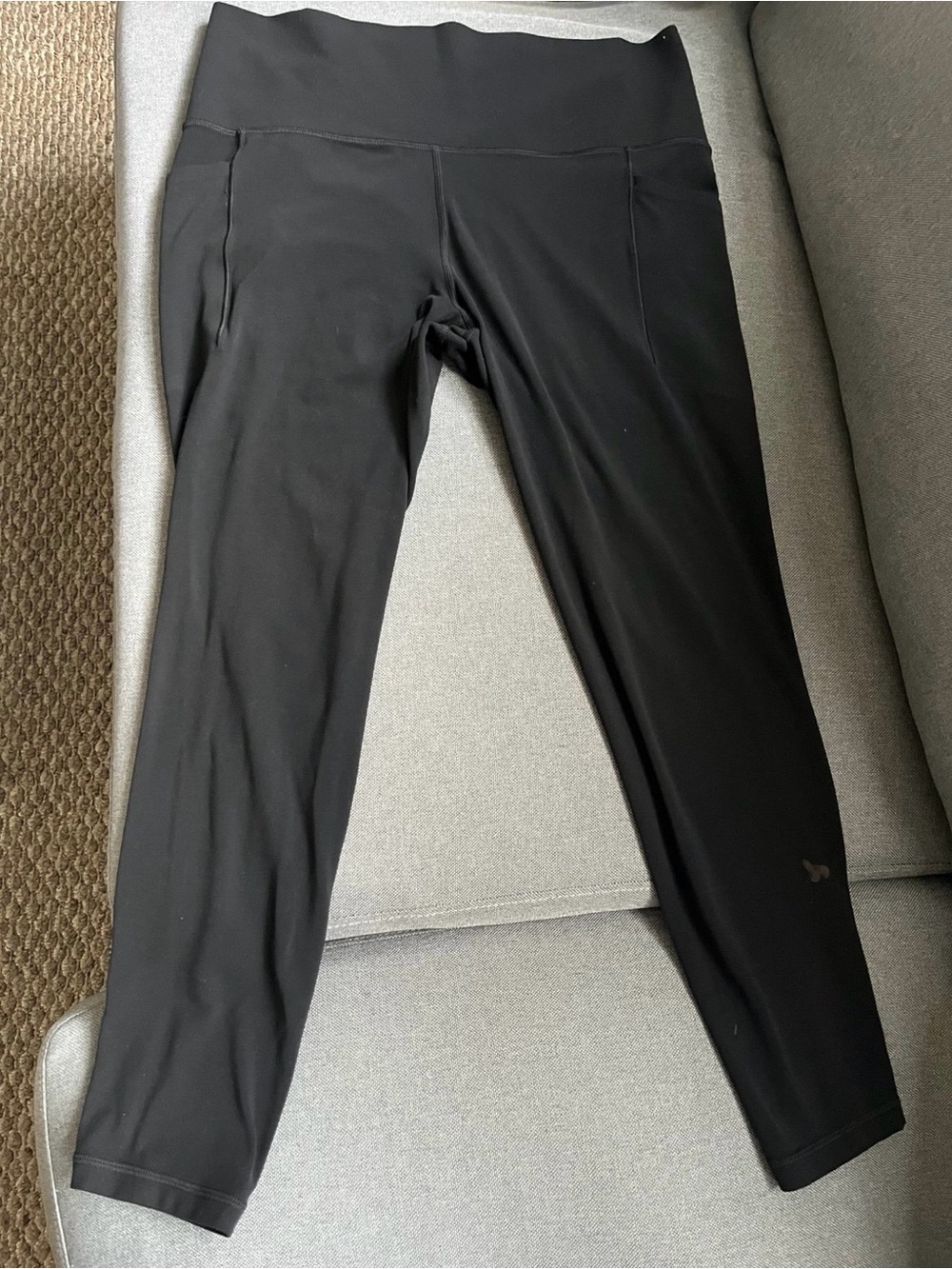 Athleta Salutation Stash Leggings. Size large.